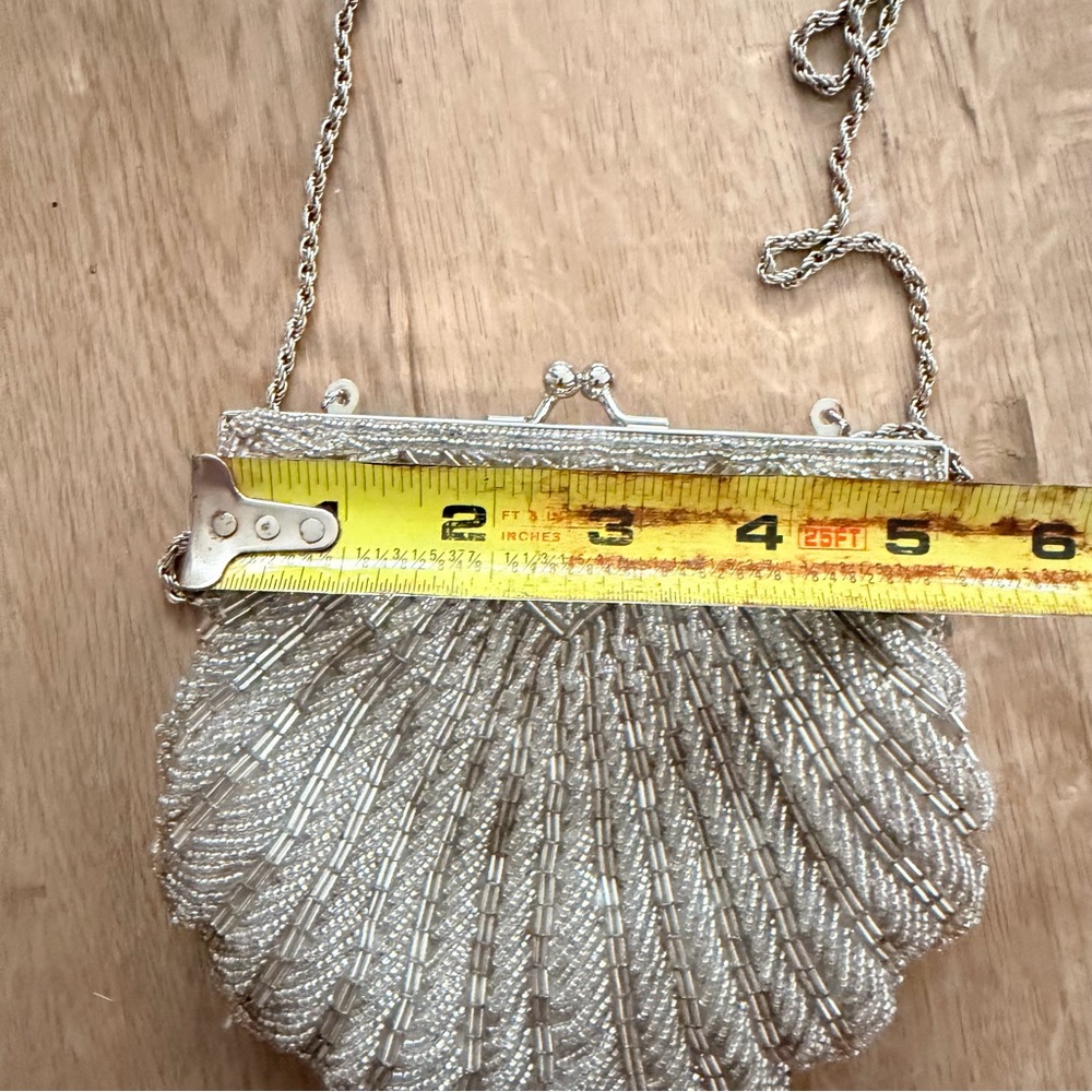 Vtg La Regale Beaded Clam Seashell Evening Purse Shoulder Clutch Silver Chain - Picture 5 of 6